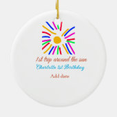 1st誕生日の日旅を追加する名前カラフル日g セラミックオーナメント (裏面)