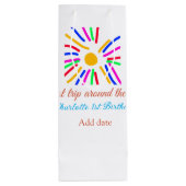 1st誕生日の日旅を追加する名前カラフル日g ワインギフトバッグ (裏面)