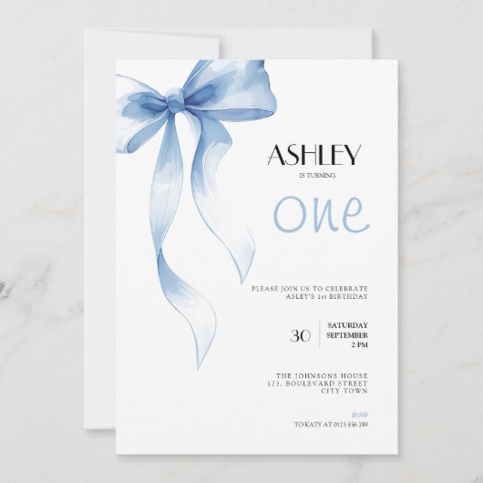 1st Birthday Invitation Blue Bow for Girls 招待状 (正面)