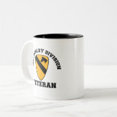 1st Cav Vet – カレッジスタイル ツートーンマグカップ (正面左)