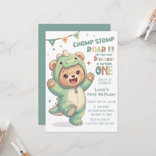 1st Dino 誕生日パーティ | かわいいテディベア恐竜 招待状 (正面/裏面インサイチュ)
