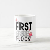 1st Grade Flock Pink Flamingo Squad Teacher Kid Fi コーヒーマグカップ (中央)