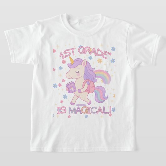 1st Grade is Magical Back to School Unicorn Pastel Tシャツ (レイダウン)