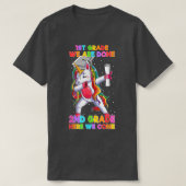 1St Grade We Are Done 2ND Grade Here We Come Unico Tシャツ (デザイン正面)