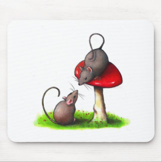 2つのかわいく小さいネズミおよびToadstool: アートワーク マウスパッド