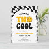 2つのクールレトロアーチ最初の2番目の誕生日パーティー 招待状 (スタンド正面)