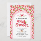 2つのスイートストロベリーセカンドバースデー招待状 招待状 (正面)