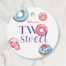 2つのスイートドーナツの誕生日パーティー