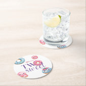 2つのスイートドーナツの誕生日パーティー ラウンドペーパーコースター (インサイチュ)