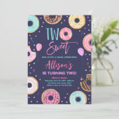 2つのスイートドーナツ水の色の女の子2番目の誕生日イン 招待状 (スタンド正面)
