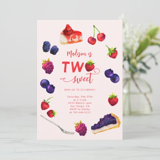 2つのスイートベリーとケーキの誕生日 招待状 (スタンド正面)
