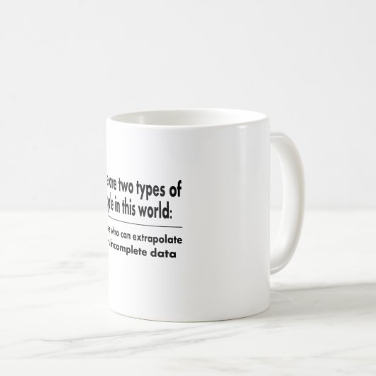 2つのタイプの人 – 不完全を推定できる コーヒーマグカップ (正面右)
