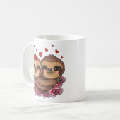2つのナマケモノの愛のハグハートバレンタイン コーヒーマグカップ (正面左)