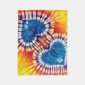 2つのハートが一緒に絞り染め結婚のパーソナライズされた フリースブランケット (正面)