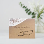 2つのハートが砂の中に ポストカード (スタンド正面)