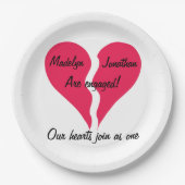 2つのハートが1つの名前として結合パーソナライズされた婚約した ペーパープレート (正面)