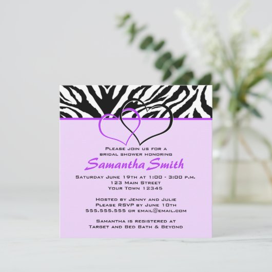 2つのハートのシマウマの紫色のブライダルシャワーのパーティーの招待 招待状 (スタンド正面)