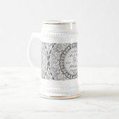 2つのハートのモノグラムの結婚式パターン ビールジョッキ (正面左)