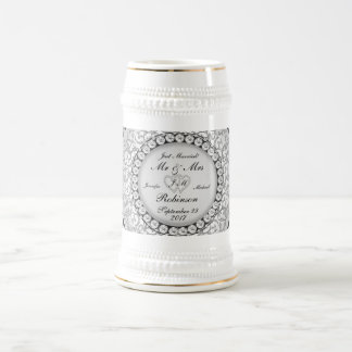 2つのハートのモノグラムの結婚式パターン ビールジョッキ