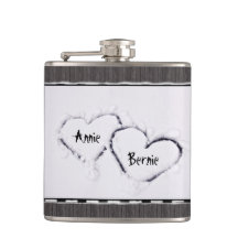 2つのハートの新しく白い雪の動揺してな灰色木