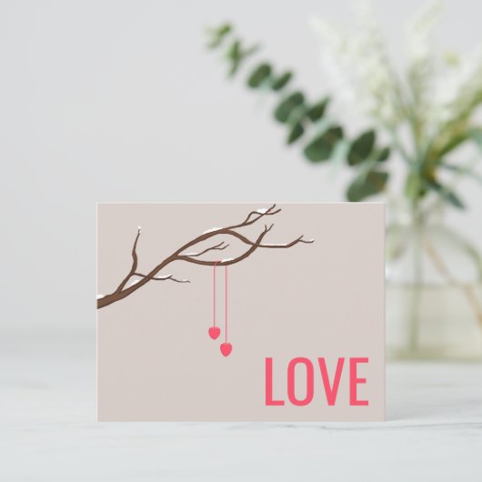 2つのハートの木のバレンタインデーの愛デザイン ポストカード (スタンド正面)