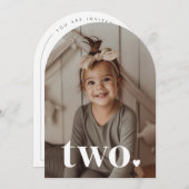 2つのハートアーチ写真2番目の誕生日 招待状 (正面/裏面)