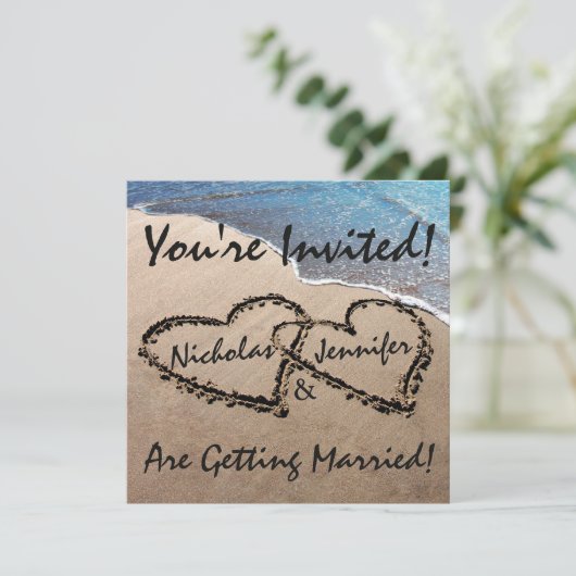 2つのハートインザサンドビーチ結婚式招待状 招待状 (スタンド正面)