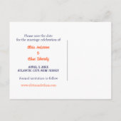 2つのハート裏庭の結婚式の日付を保存 案内ポストカード (裏面)