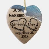 2つのパーソナライズされたハートズインザサンドハートオーナメント セラミックオーナメント (右)