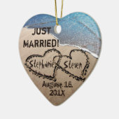 2つのパーソナライズされたハートズインザサンドハートオーナメント セラミックオーナメント (左)