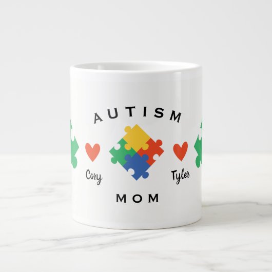 2つのパーソナライズされた子供名を持つ自閉症ママ ジャンボコーヒーマグカップ (正面)