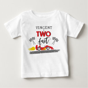2つのファーストレッドレースカーの2回目の誕生日パーティー服 ベビーTシャツ