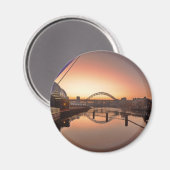 2つのブリッジ マグネット (正面/裏面)