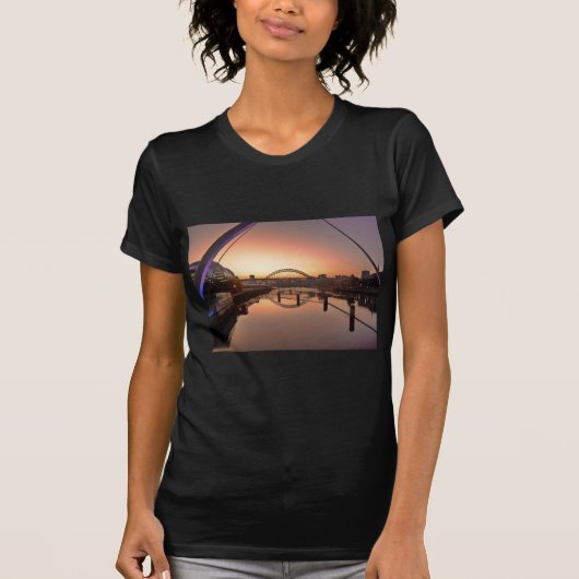 2つのブリッジ Tシャツ (正面)