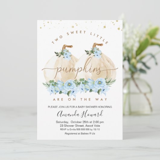 2つのブルーボーイズ小さなかぼちゃのフローラ赤ちゃんシャワー 招待状 (スタンド正面)