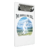 2つのホイール、1つの魂。サイクリングスポーツ ミニクリップボード (アングル)