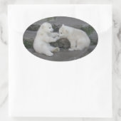 2つのホッキョクグマの子 楕円形シール (バッグ)