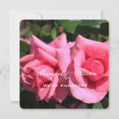 2つのホットピンクのバラ花婚約パーティ 招待状 (裏面)