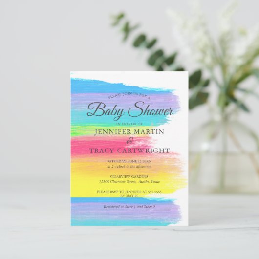 2つのママ虹の美しいレズビアン赤ちゃんシャワー インビテーションポストカード (スタンド正面)