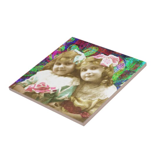 2つのヴィンテージ小さな女の子デジタルアート タイル (側面)