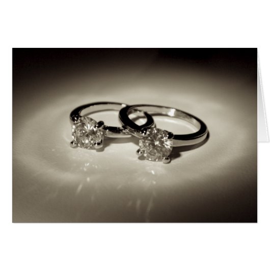 2つの一つはめの宝石のリング (正面横)