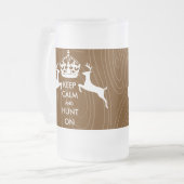 2つの保パンキング鹿の木目の上に落ち着いて狩り フロストグラスビールジョッキ (正面左)