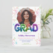 2つの写真が付いたホログラフィックバルーン文字の卒業式招待状 招待状 (スタンド正面)
