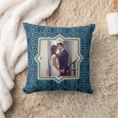 2つの写真が付いているモダンな海軍および赤面パターン クッション (ブランケット)