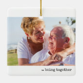 2つの写真の幸せが一緒にミニマル化 セラミックオーナメント (裏面)