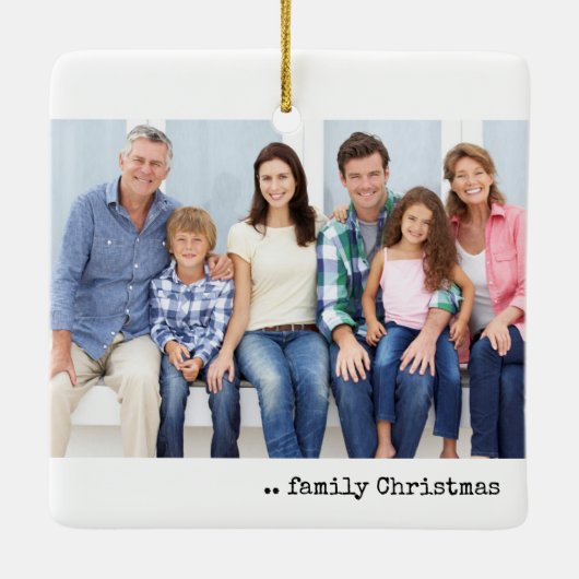 2つの写真の幸せは家族のクリスマスのミニマリスト セラミックオーナメント (裏面)