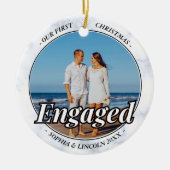 2つの写真の私たちの初めてのクリスマス婚約したフェイク大理石 セラミックオーナメント (正面)