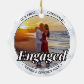 2つの写真の私たちの初めてのクリスマス婚約したフェイク大理石 セラミックオーナメント (裏面)