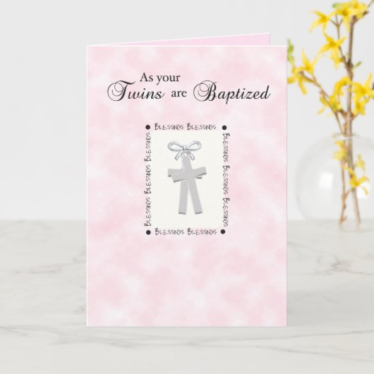 2つの十字とのピンクの双生児の洗礼カード カード (黄色い花)