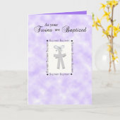 2つの十字との中型の紫色の双生児の洗礼カード カード (黄色い花)